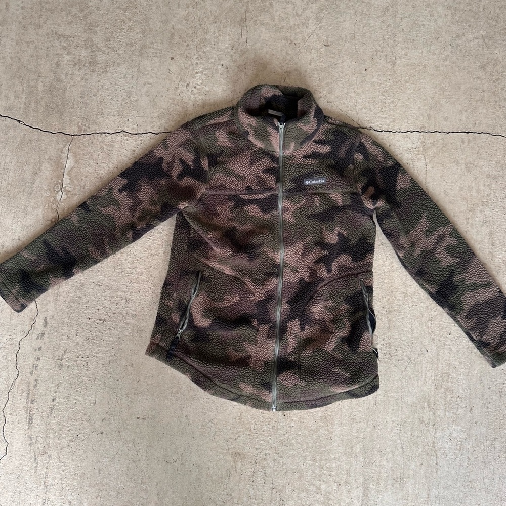 Unisex camo army print Columbia zip up sweater size medium